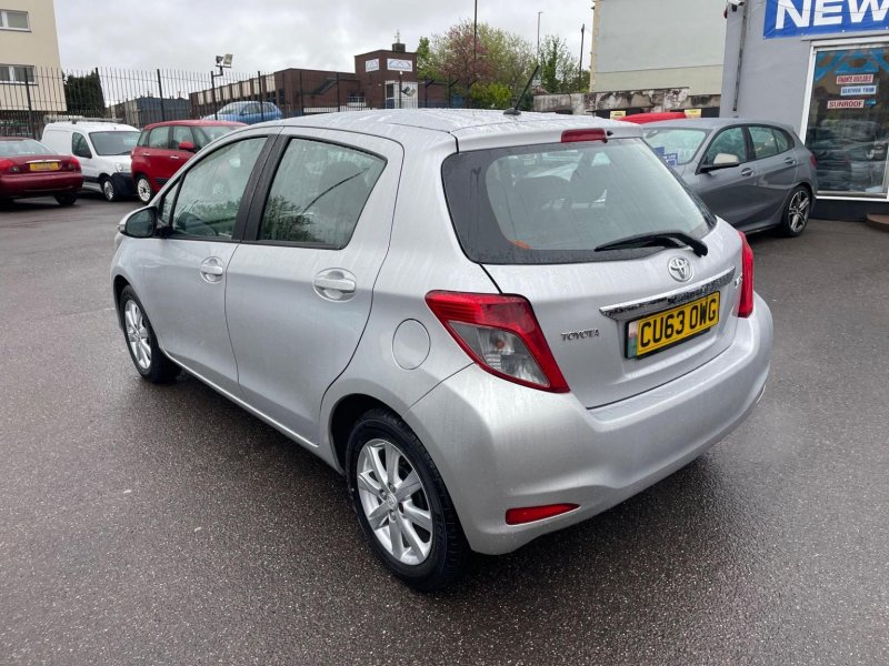 TOYOTA YARIS