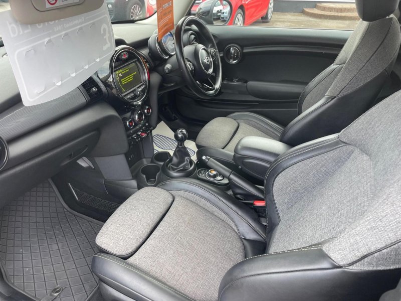 MINI HATCH