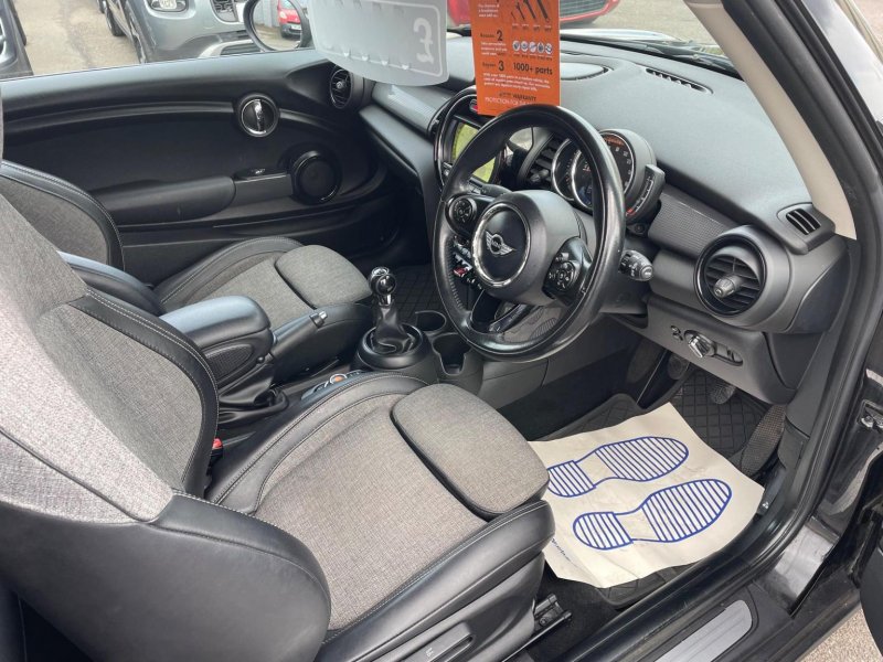 MINI HATCH