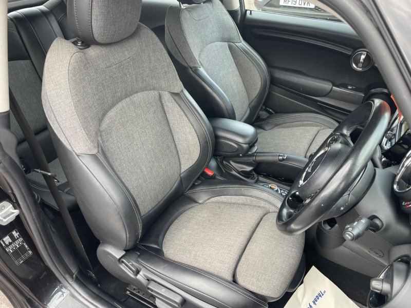 MINI HATCH