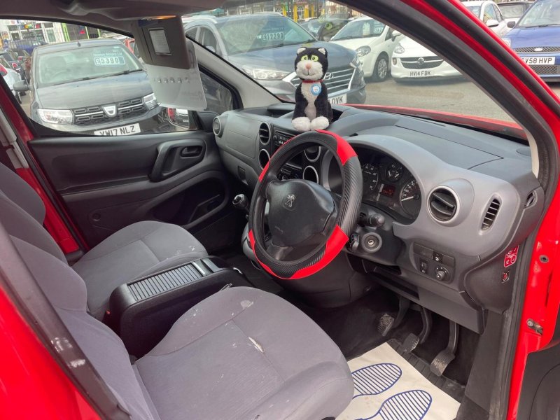 PEUGEOT PARTNER