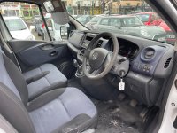 VAUXHALL VIVARO