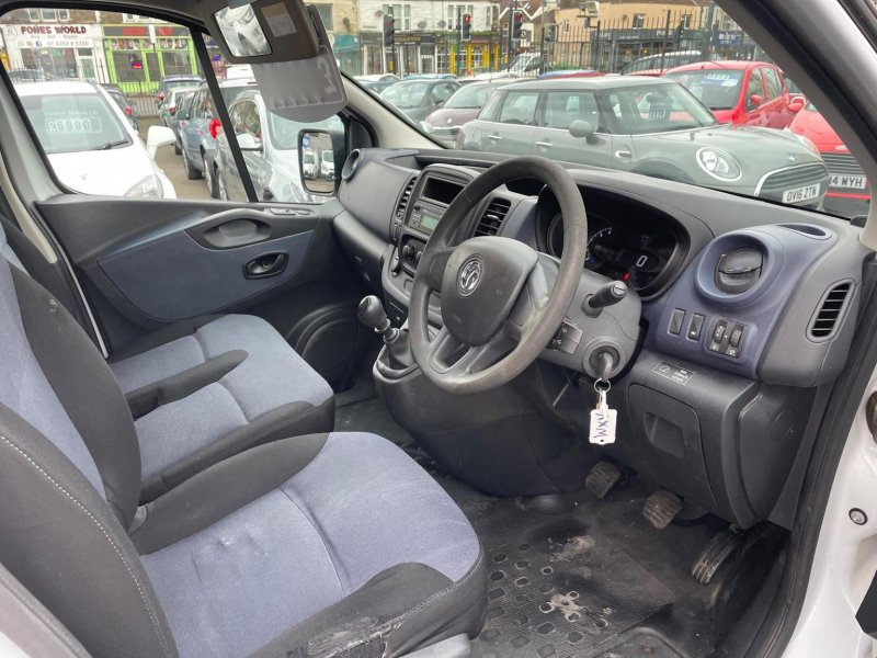 VAUXHALL VIVARO