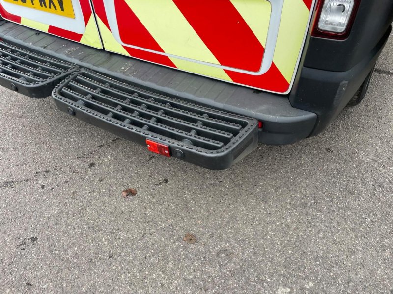 VAUXHALL VIVARO