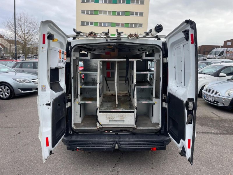VAUXHALL VIVARO