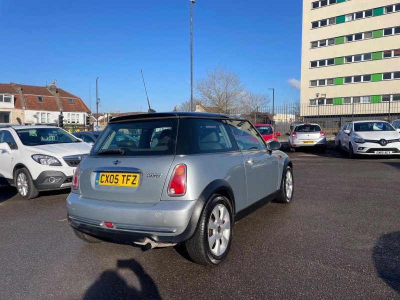 MINI HATCH