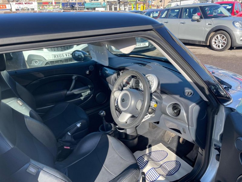 MINI HATCH