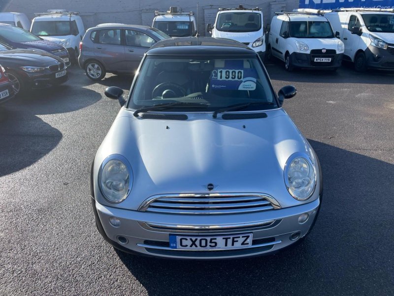 MINI HATCH