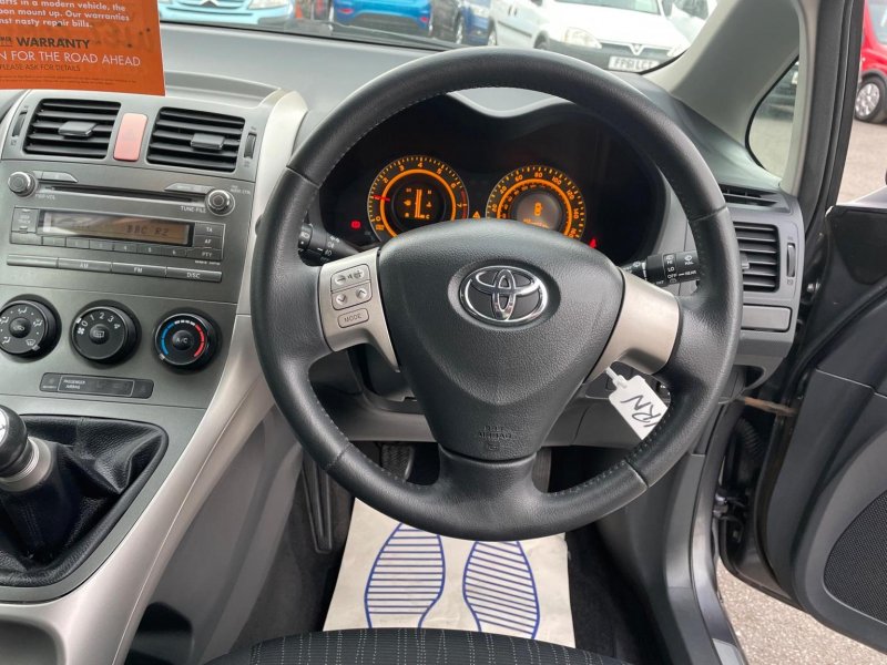 TOYOTA AURIS