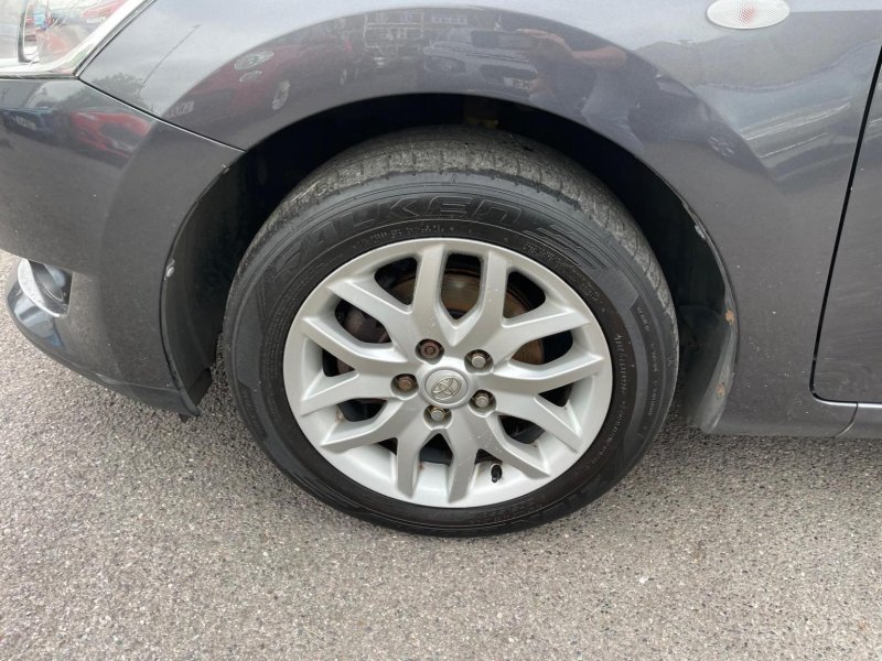 TOYOTA AURIS