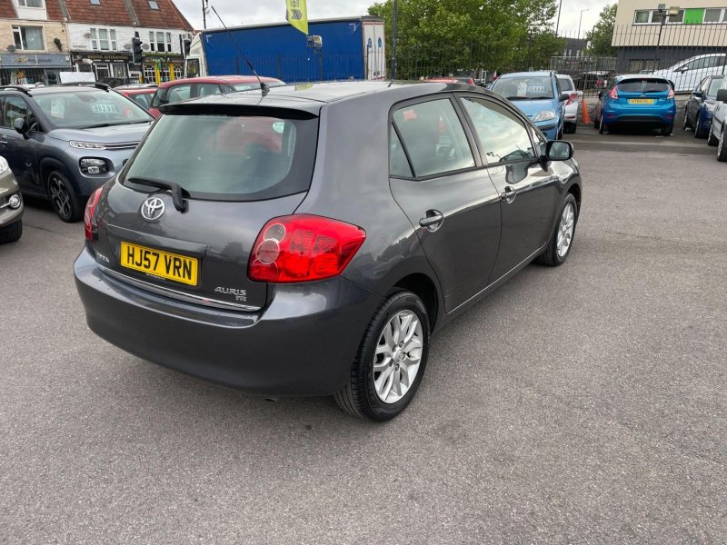 TOYOTA AURIS