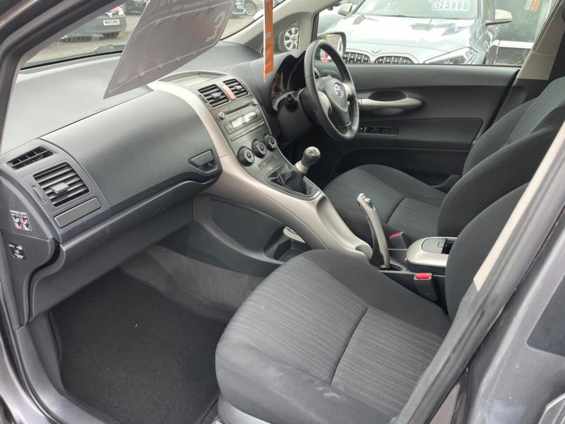 TOYOTA AURIS