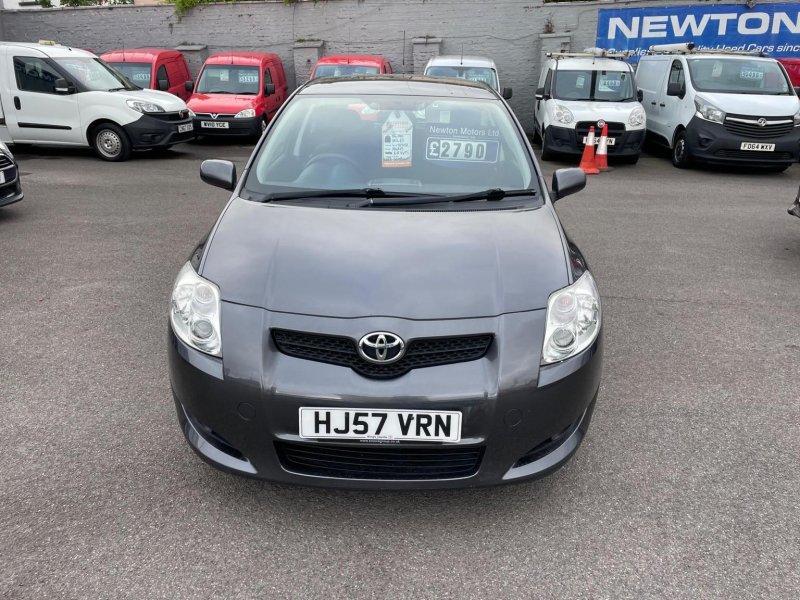 TOYOTA AURIS
