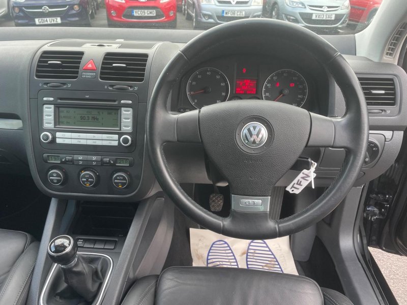 VOLKSWAGEN GOLF