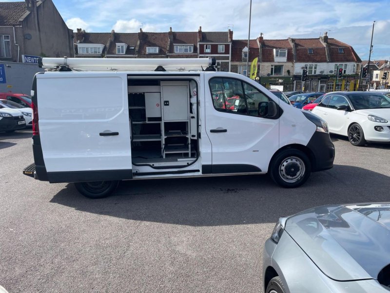 VAUXHALL VIVARO
