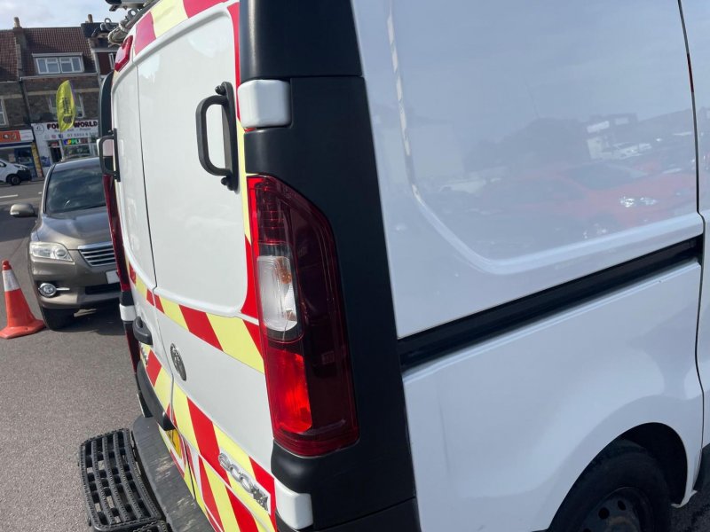 VAUXHALL VIVARO