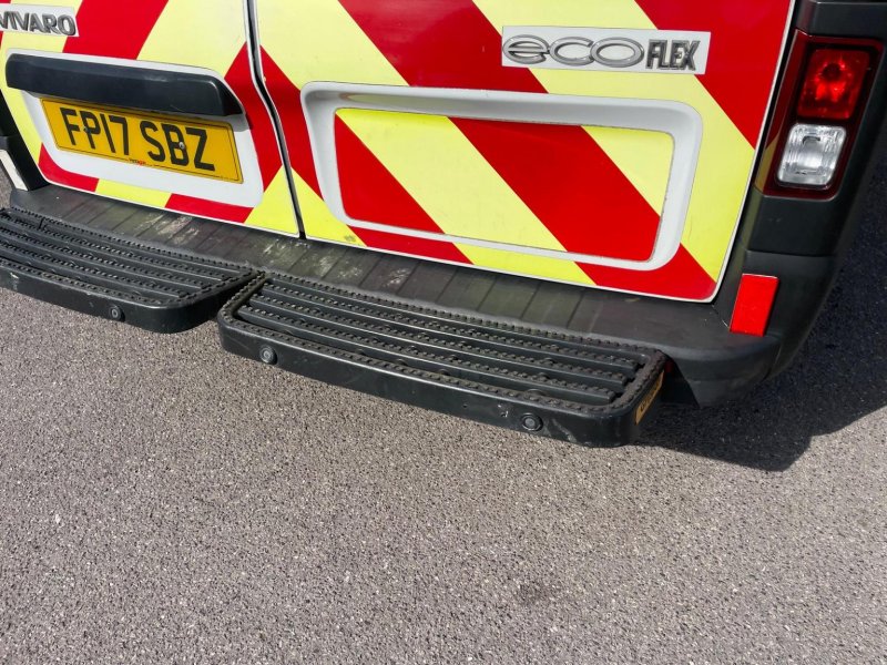 VAUXHALL VIVARO