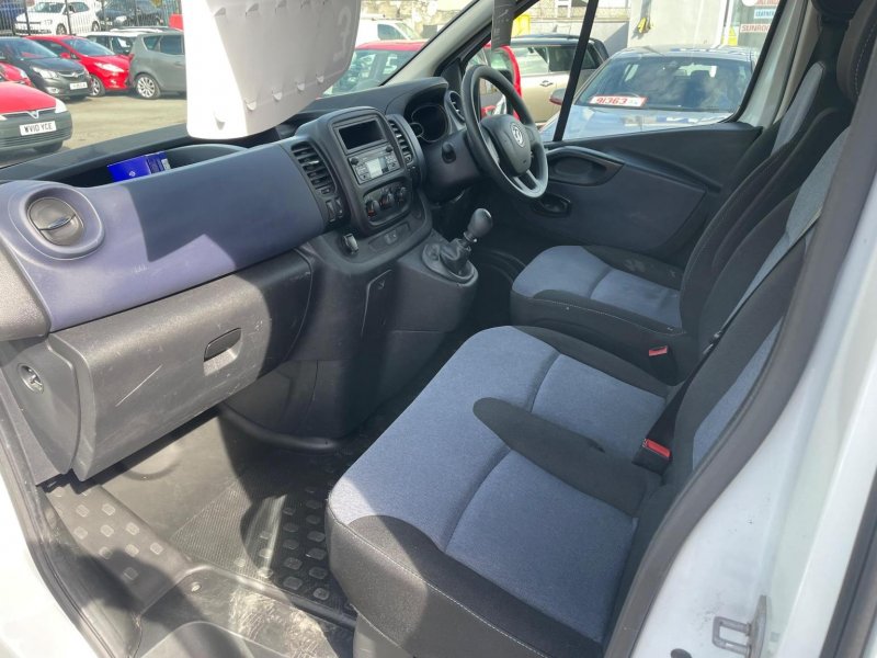VAUXHALL VIVARO