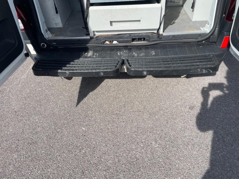 VAUXHALL VIVARO