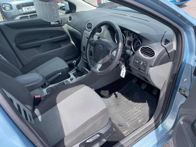 FORD FOCUS