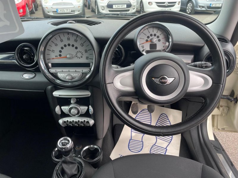 MINI HATCH
