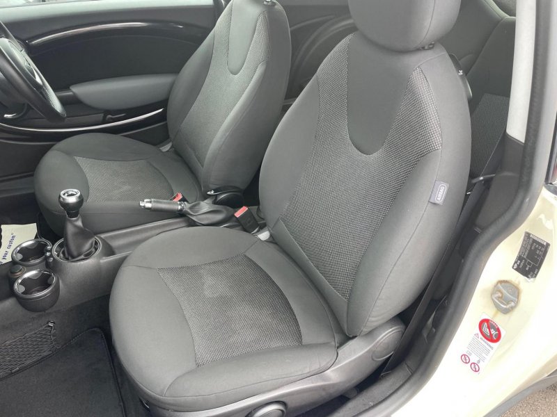 MINI HATCH
