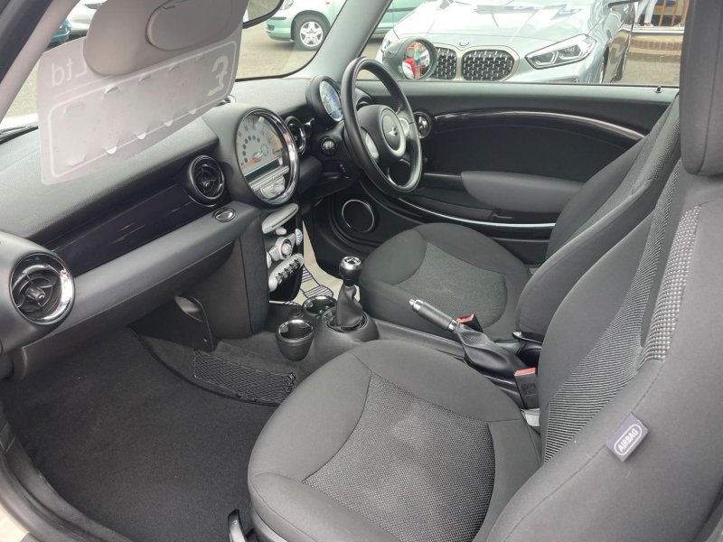 MINI HATCH