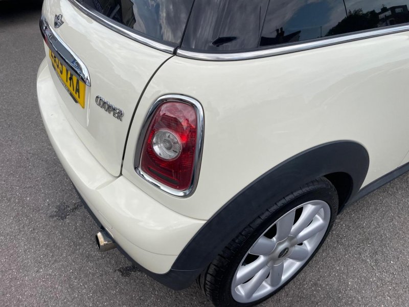 MINI HATCH