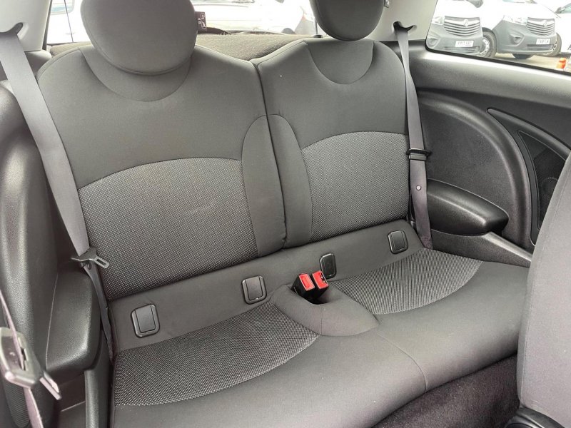MINI HATCH