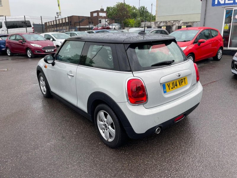 MINI HATCH