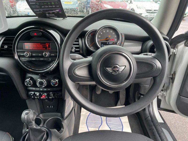 MINI HATCH