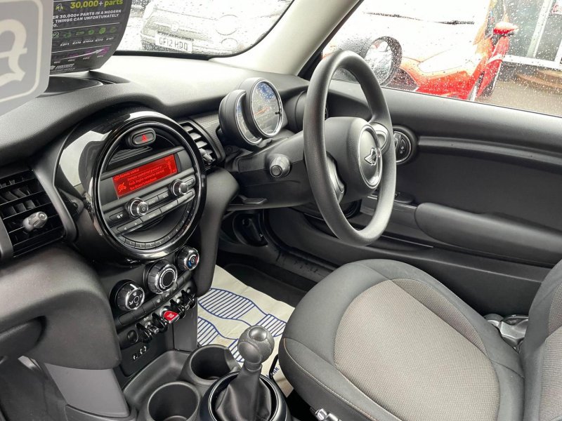 MINI HATCH