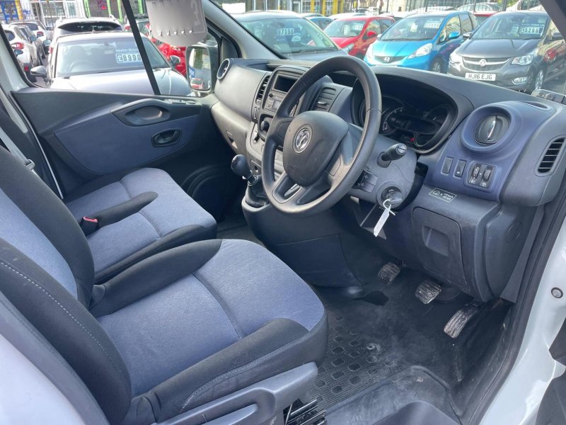 VAUXHALL VIVARO