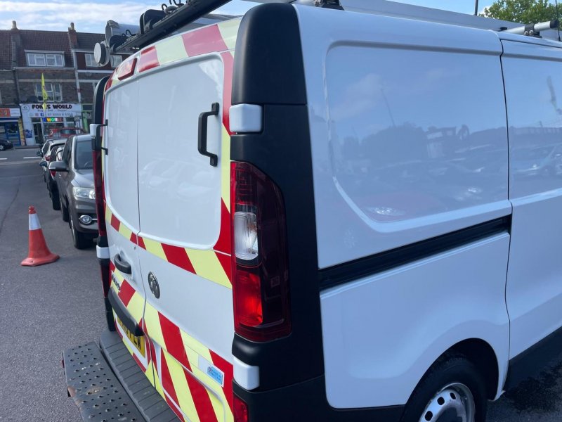 VAUXHALL VIVARO