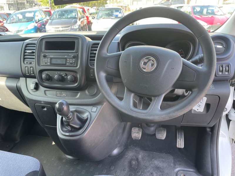 VAUXHALL VIVARO