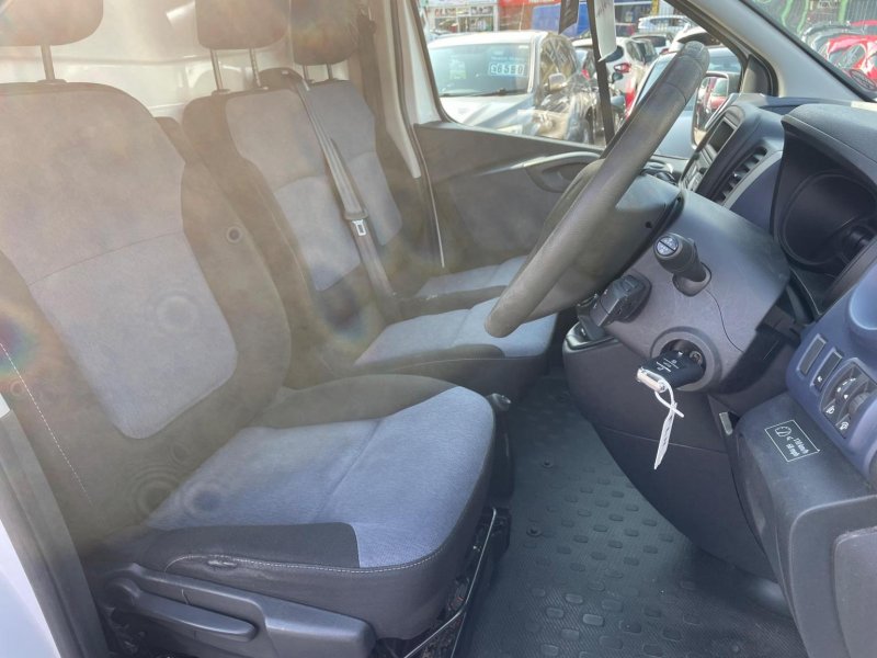 VAUXHALL VIVARO