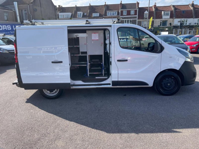 VAUXHALL VIVARO