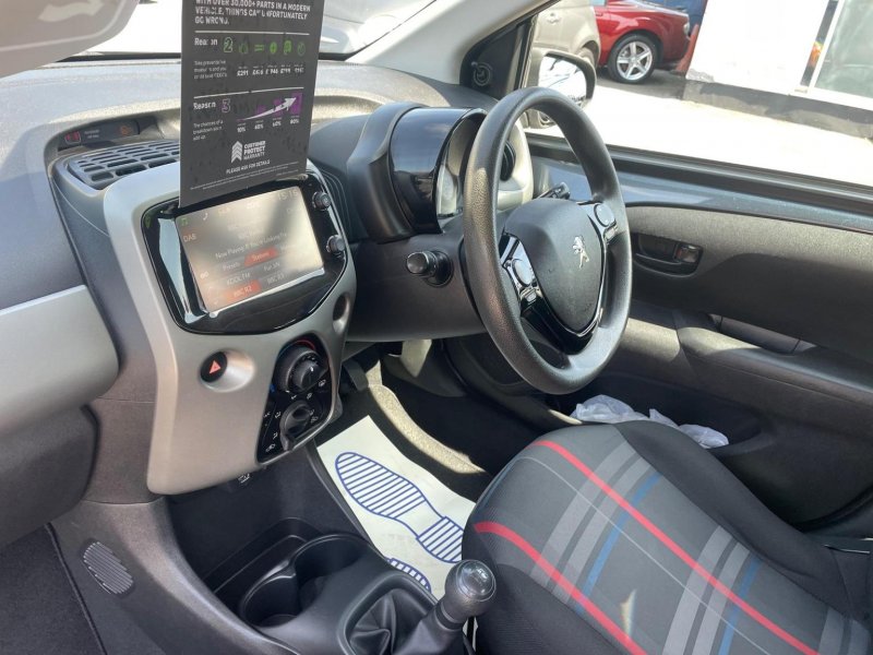 PEUGEOT 108