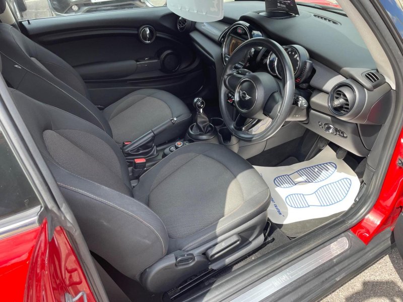 MINI HATCH