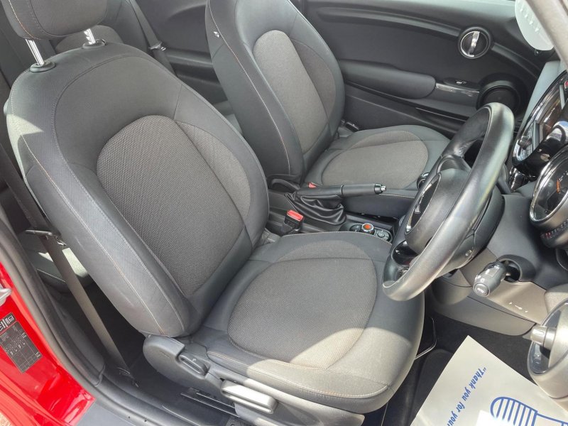 MINI HATCH