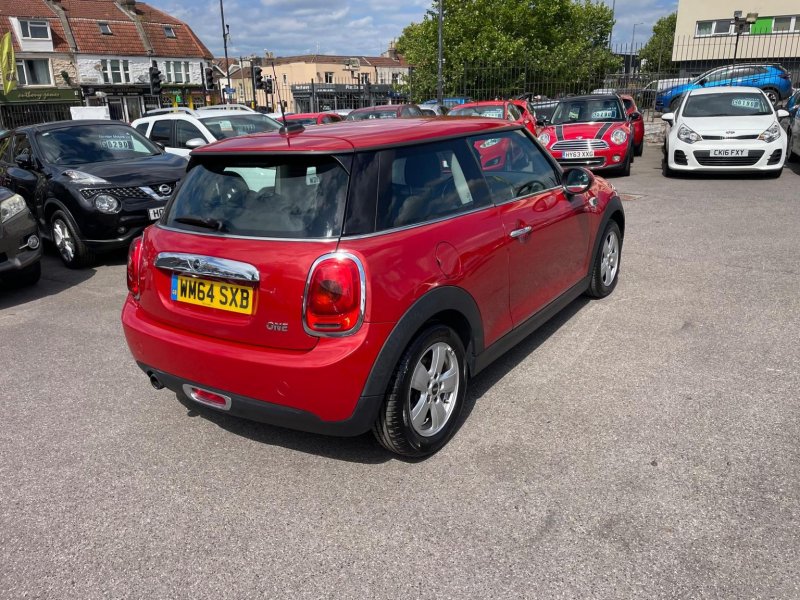 MINI HATCH