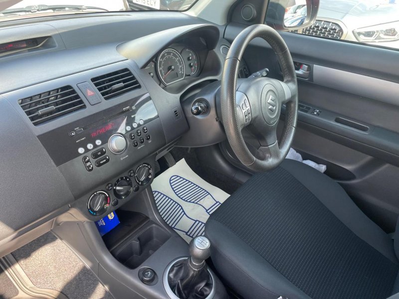 SUZUKI SWIFT