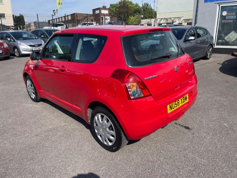 SUZUKI SWIFT